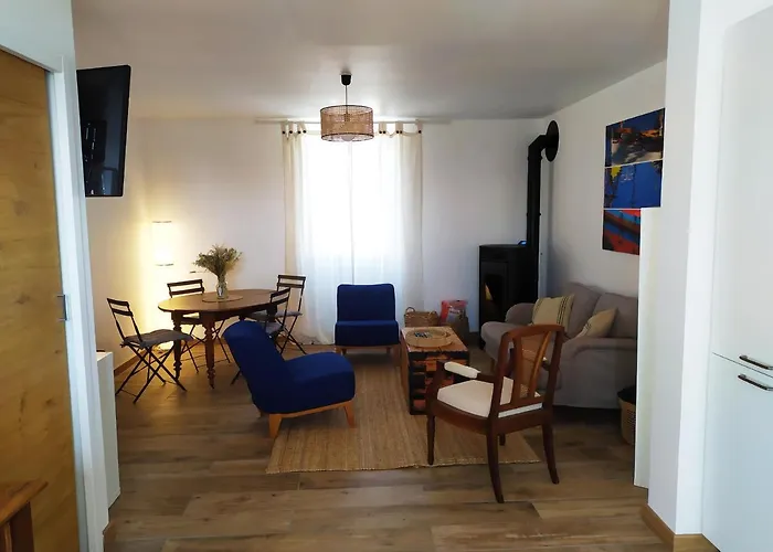 Maison rénovée avec jardin proche grande plage